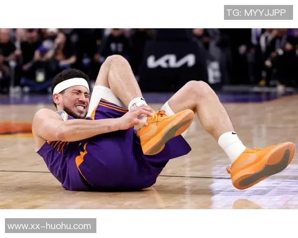 布克强势表现引领球队胜利19投10中斩获31分5篮板3助攻1抢断